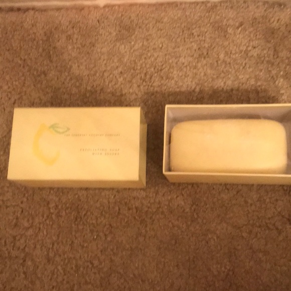 Somerset Citrus & Ginger Exfoliating Body Soap - Picture 7 of 8